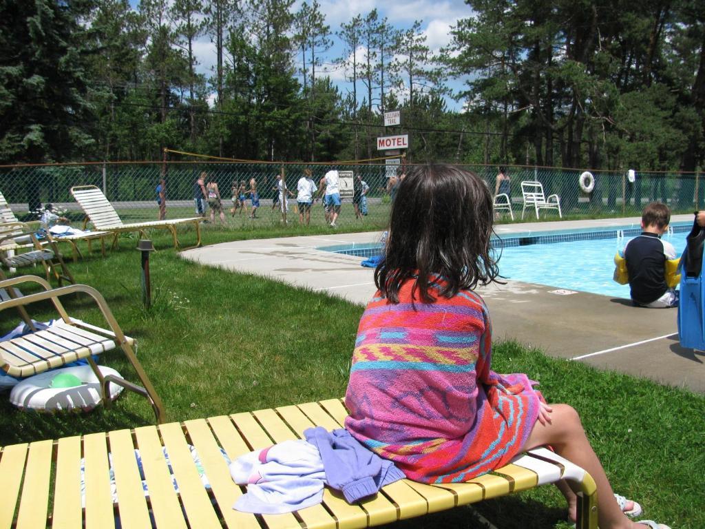 Sullivan Trail Inn & Suites Pocono Lake Exteriér fotografie