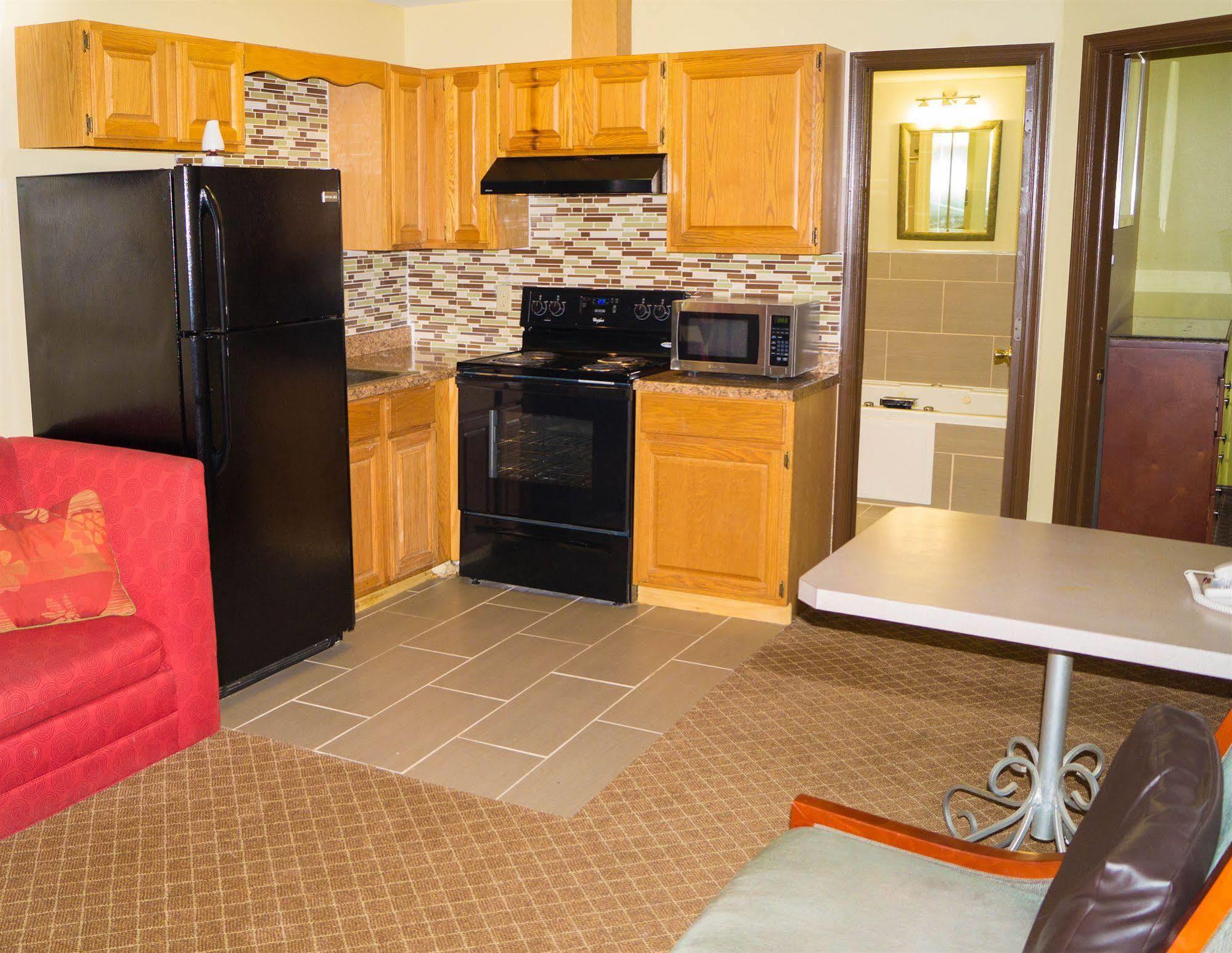Sullivan Trail Inn & Suites Pocono Lake Exteriér fotografie