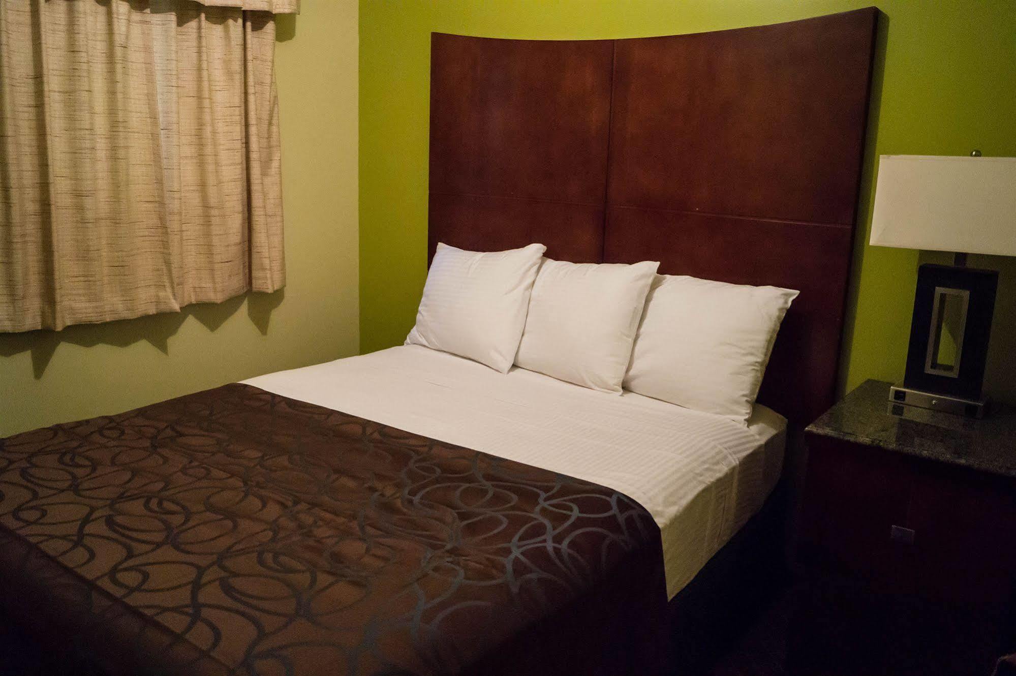 Sullivan Trail Inn & Suites Pocono Lake Exteriér fotografie